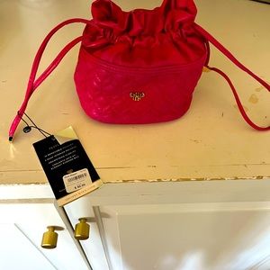 Travel jewelry bag. Bag has 10 compartments for jewelry when traveling.